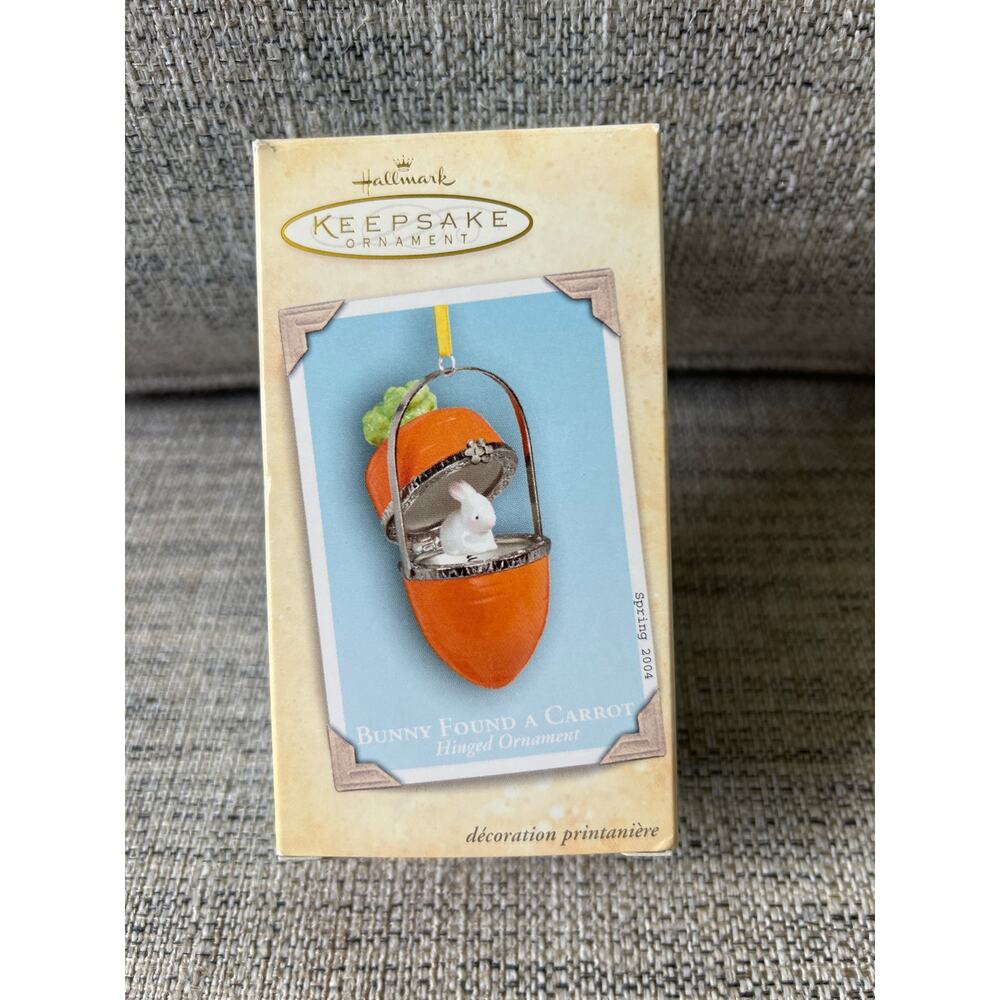 Hallmark Keepsake Spring Easter Ornament Bunny Found a Carrot 2004